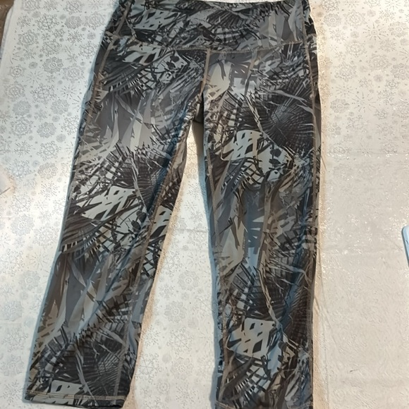 Athleta Capri leggings - Picture 5 of 6